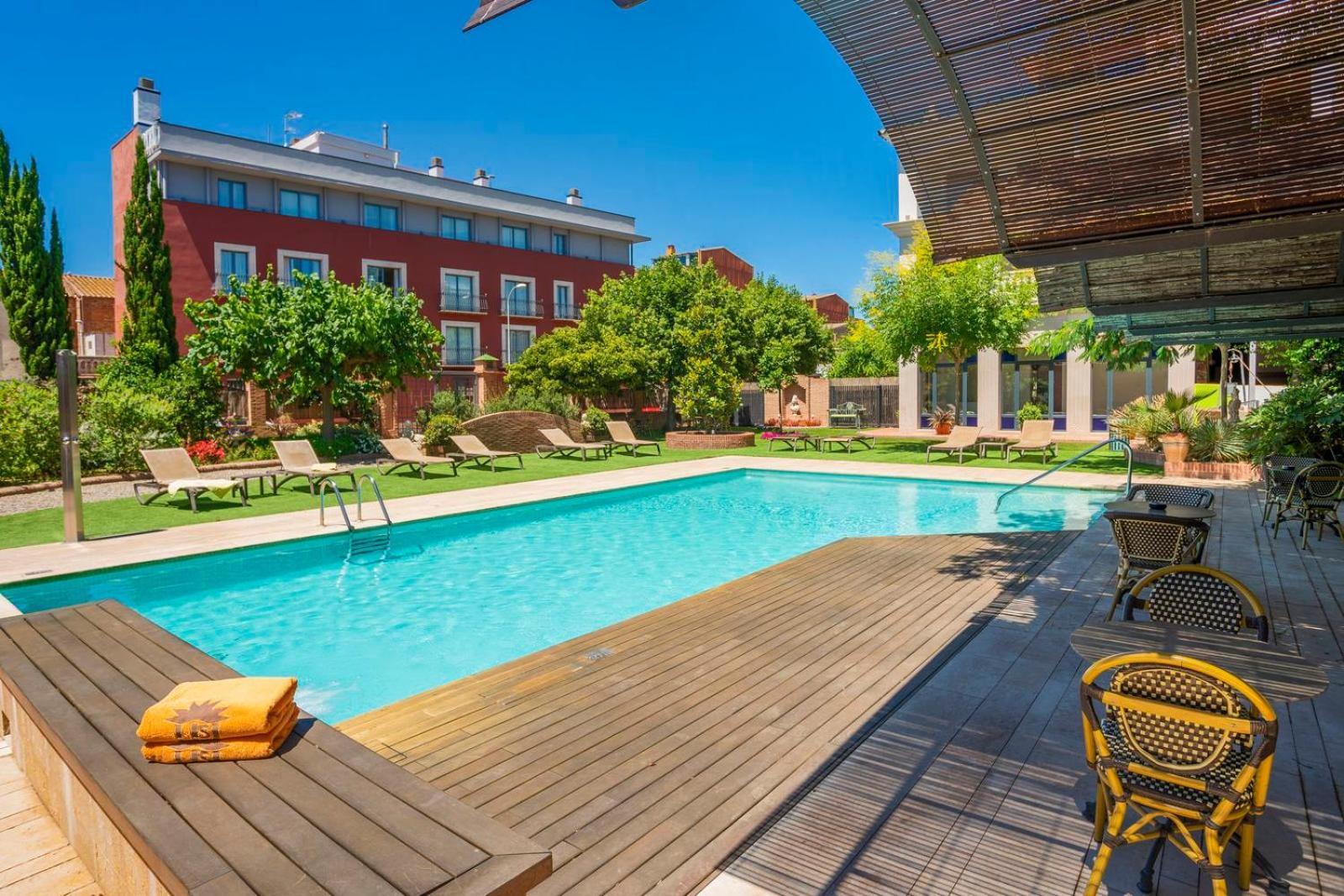 Apartaments Suites Sant Jordi مونترِيو ذيل كامب المظهر الخارجي الصورة