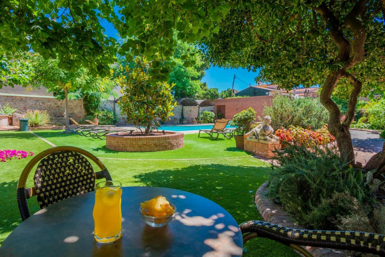 Apartaments Suites Sant Jordi مونترِيو ذيل كامب المظهر الخارجي الصورة