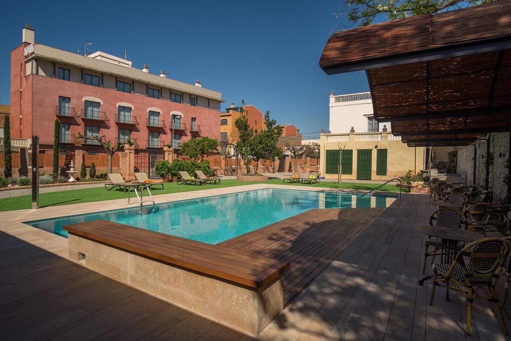 Apartaments Suites Sant Jordi مونترِيو ذيل كامب المظهر الخارجي الصورة