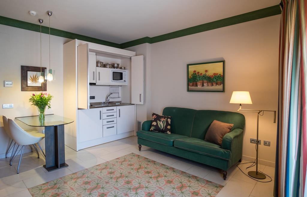 Apartaments Suites Sant Jordi مونترِيو ذيل كامب المظهر الخارجي الصورة