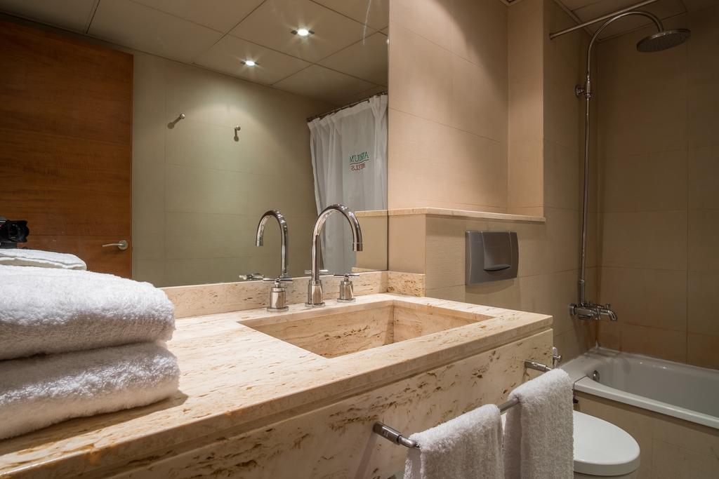 Apartaments Suites Sant Jordi مونترِيو ذيل كامب المظهر الخارجي الصورة