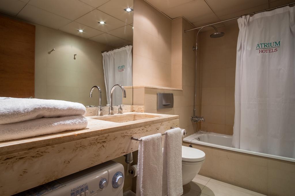 Apartaments Suites Sant Jordi مونترِيو ذيل كامب المظهر الخارجي الصورة