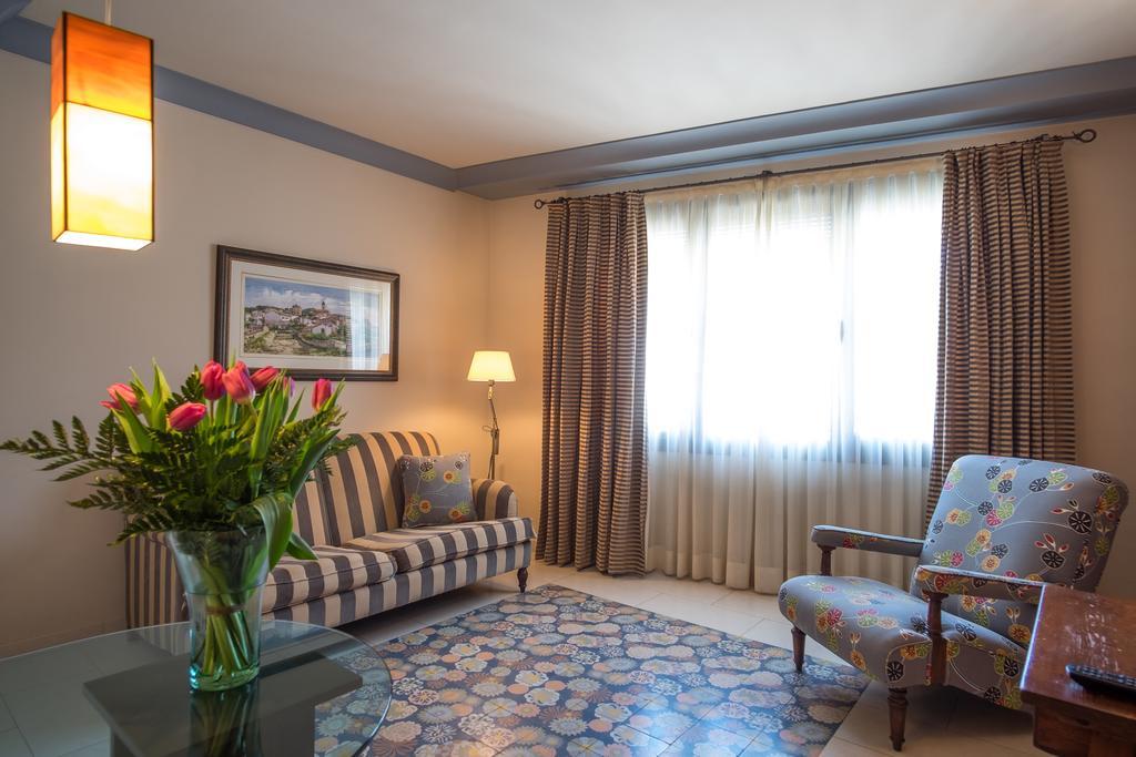 Apartaments Suites Sant Jordi مونترِيو ذيل كامب المظهر الخارجي الصورة