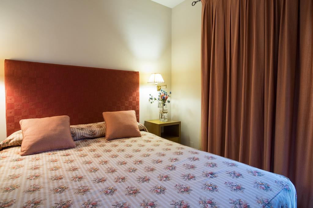 Apartaments Suites Sant Jordi مونترِيو ذيل كامب المظهر الخارجي الصورة